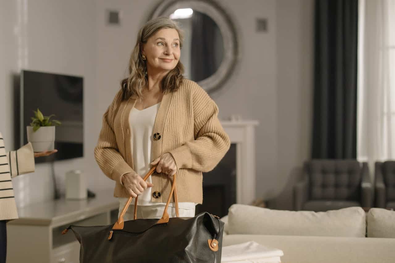 How to Help a Senior Move Without Stress or Strain